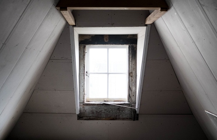 wall-house-window-loft-large ‣ Маркетер