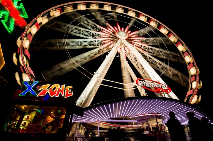 people-night-ferris-wheel-fun-large ‣ Маркетер